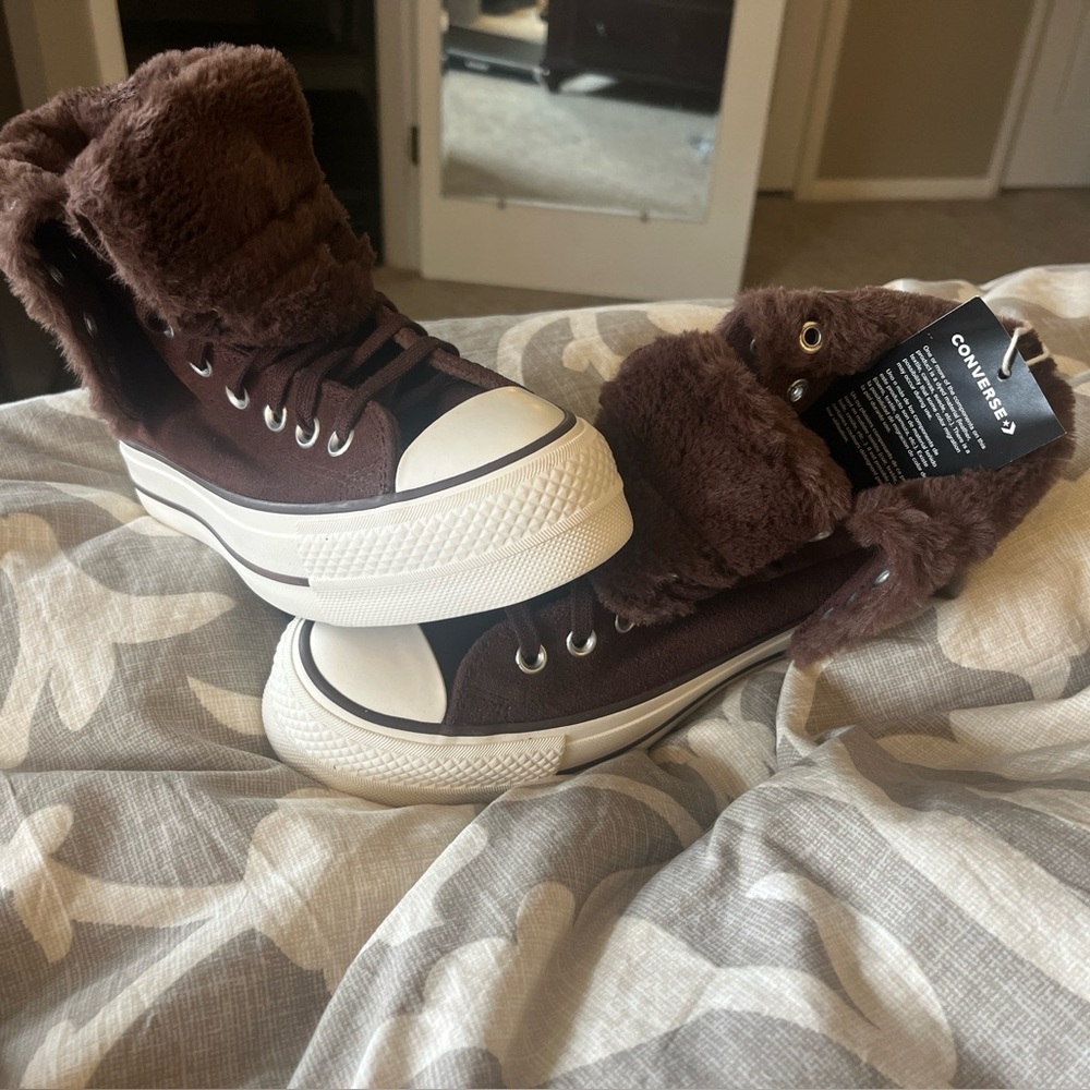 Chuck Taylor All Star Fold-Over Lift Platform XHi Faux Fur Women's Sz 6.5 2025